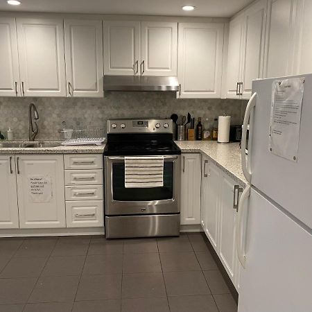 تورونتو Yonge And Finch Subway !U Spacious & Cozy Private Bdr With Shared Bathroom المظهر الخارجي الصورة